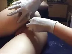 ถุงน่องนั่งอยู่บเด็กผู้หญิงคนหนึ่ง วีดีโอ เลีย หี